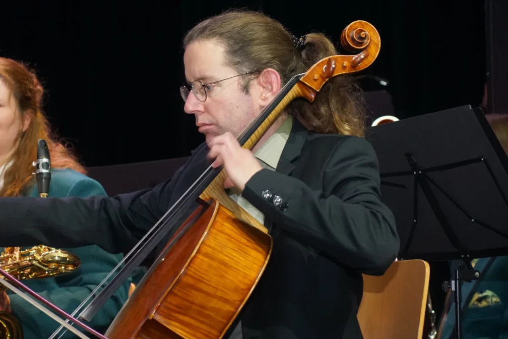 «Blasorchester mit Cello und Harfe» · Foto 2 von 13