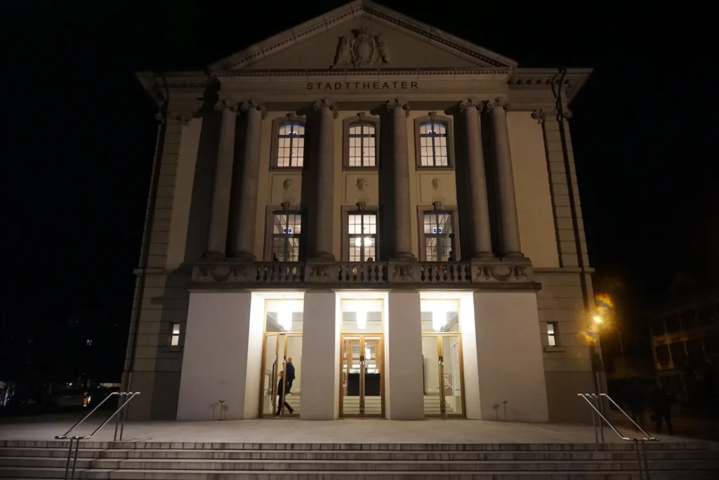 «Blasorchester mit Cello und Harfe» · Foto 10 von 13