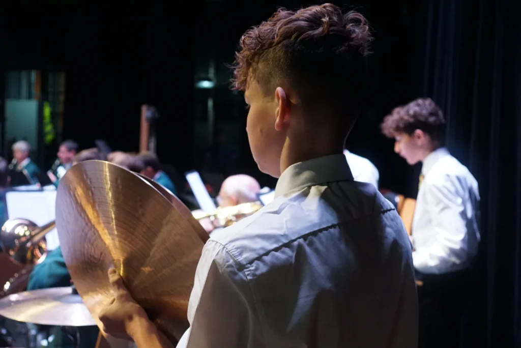 «Blasorchester mit Cello und Harfe» · Foto 4 von 13
